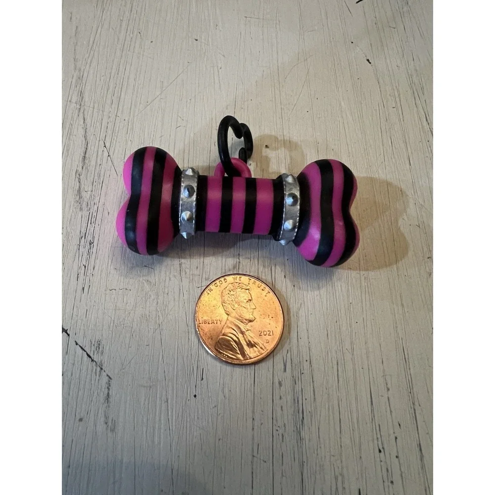 LOL Surprise Pet Glee Club Series 3 Ruff Rocker Dog Bone Charm accessory